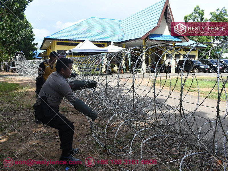 Mobile Security Razor Barrier Trailer